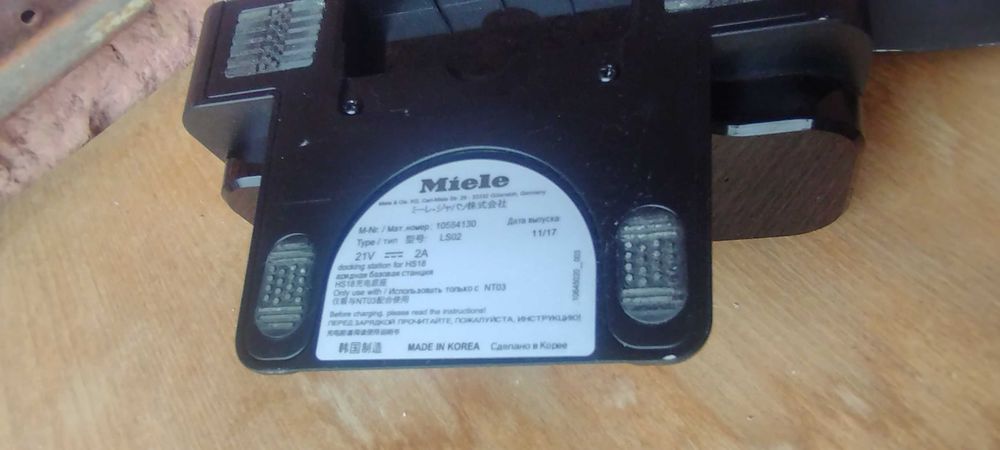 Робот пилосос Miele Scout RX2 з пультом на запчастини або відновлення