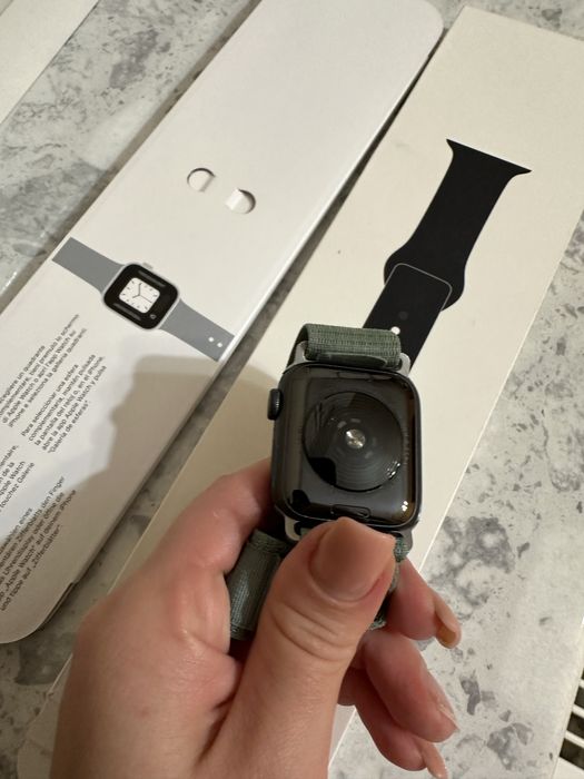 Apple watch SE 40 mm black смарт годинник