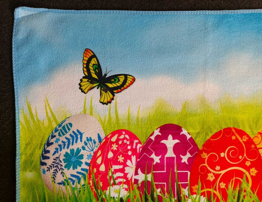 Mały kuchenny ręcznik z motywem świątecznym.