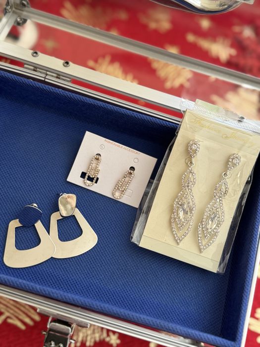 Продам сережки для різних образів