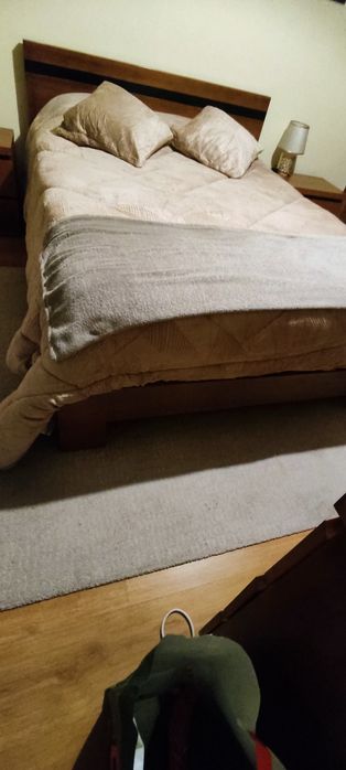 Quarto de casal completo usado em cor de cerejeira