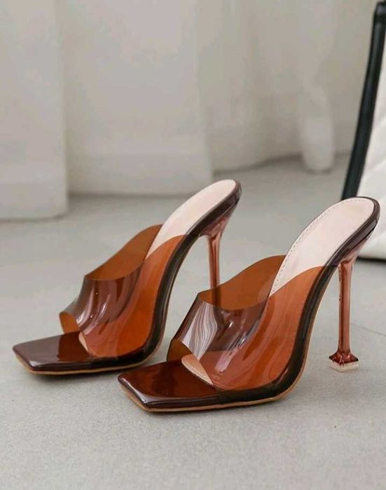 Sandália transparente última unidade