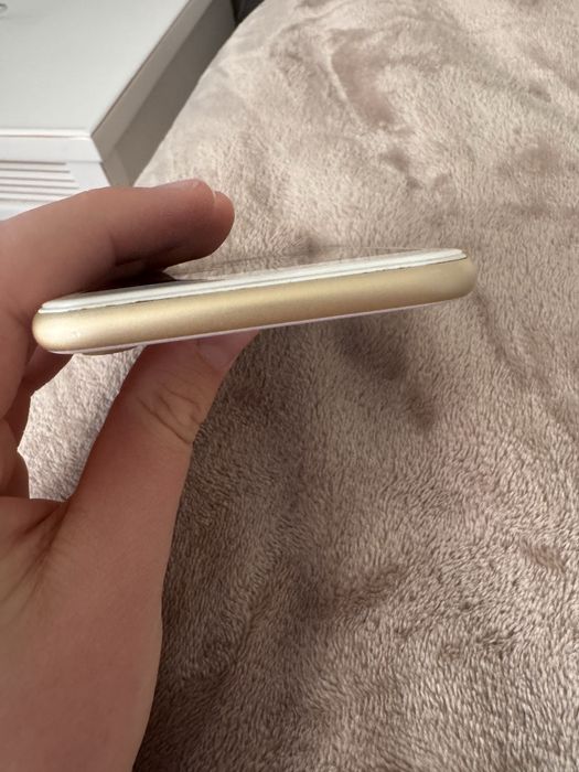 Продам IPHONE Apple 7