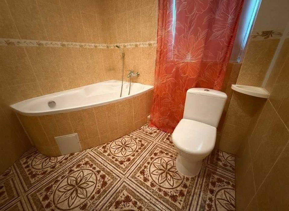 Продаж діючого готелю 900м². 16 номерів. Ресторан. Б'юті-послуги. Центр. ID:721