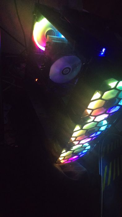 PC Gaming Top – RTX 5070 Ti + Ryzen 9 5900XT + 32GB RAM + SSD 1TB+1TB