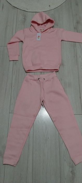 Nowy dres dla dziewczynki 122