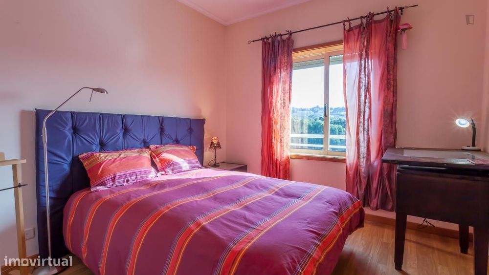 Quarto - localizado em Oliveira do Douro Porto