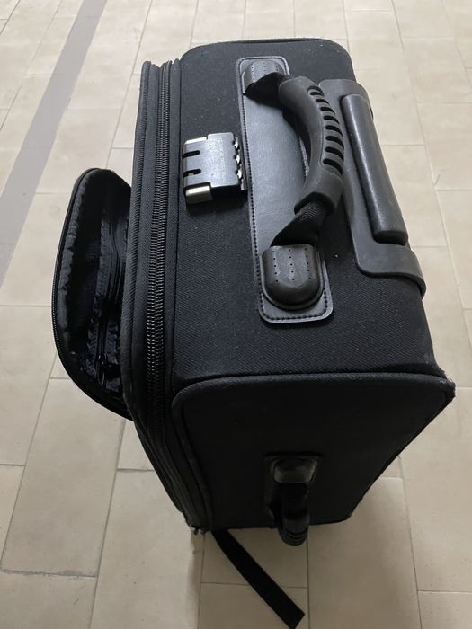 Malas viagem pretas e usadas