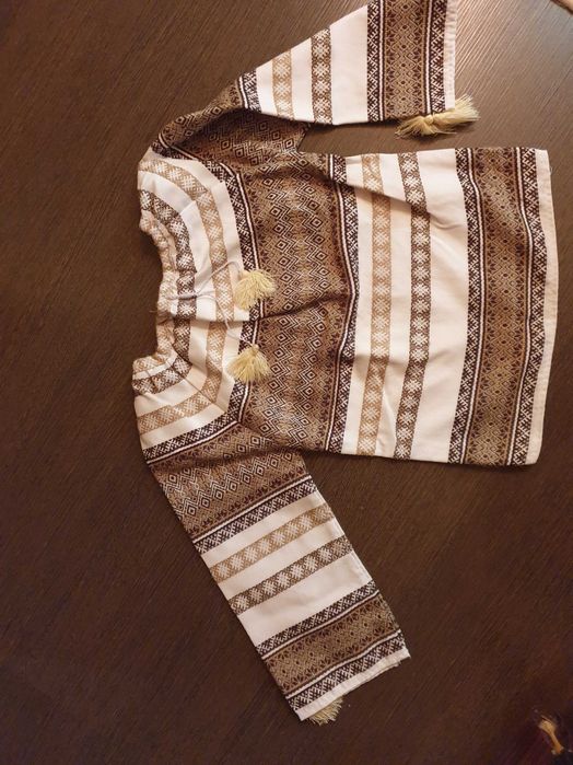 Вишиванка 250грн дівчинці 2-3р, 4-6 р, 7-8р. Костюм вишитий 350грн.