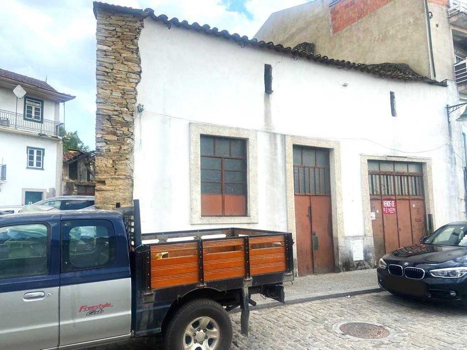 Imóvel para reconstrução no centro de Mirandela