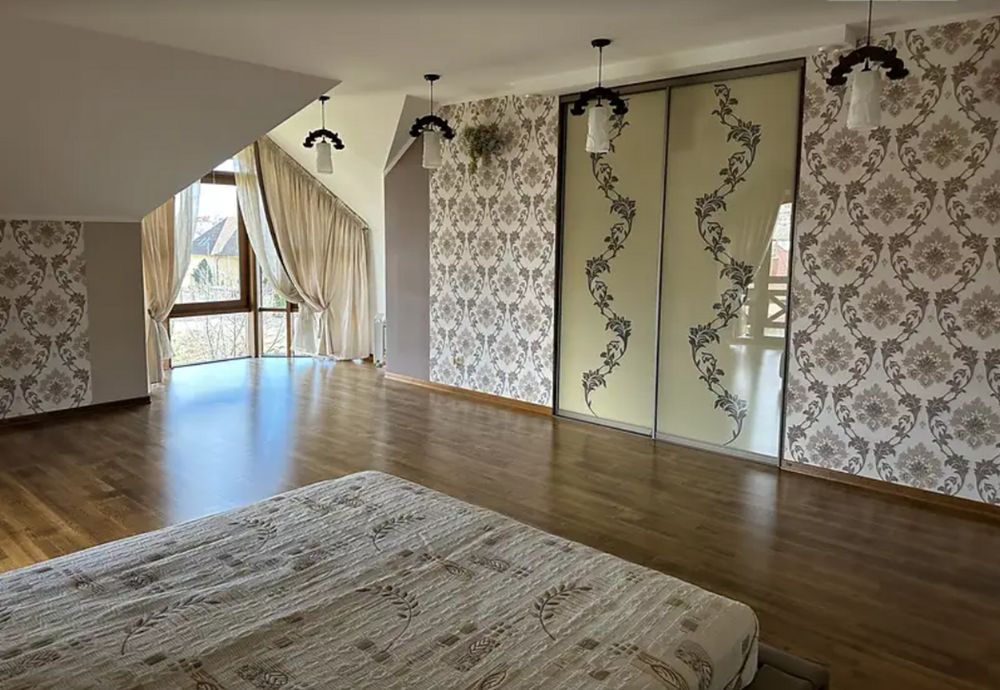 Продаж 2 поверхового будинку 419 кв. м, 6 кімнат, Петриків