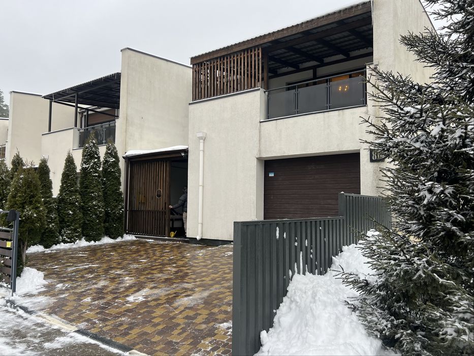 Таун з ремонтом в котеджному містечку