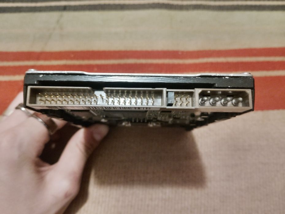 IDE жосткий диск на 40GB