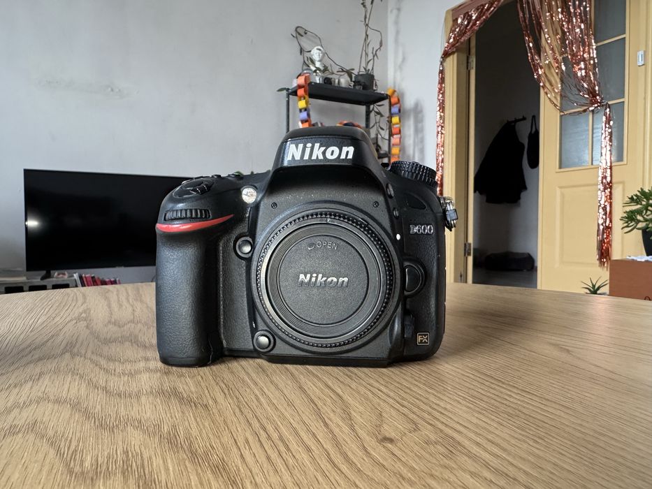 Продам фотоапарат Nikon D600 body в гарному стані