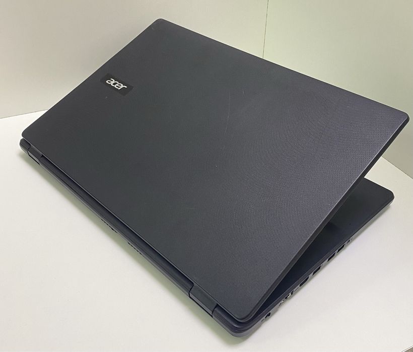 Acer es1-731 17" 8/128GB SDD+500GB HDD nvidia 910m 2gb