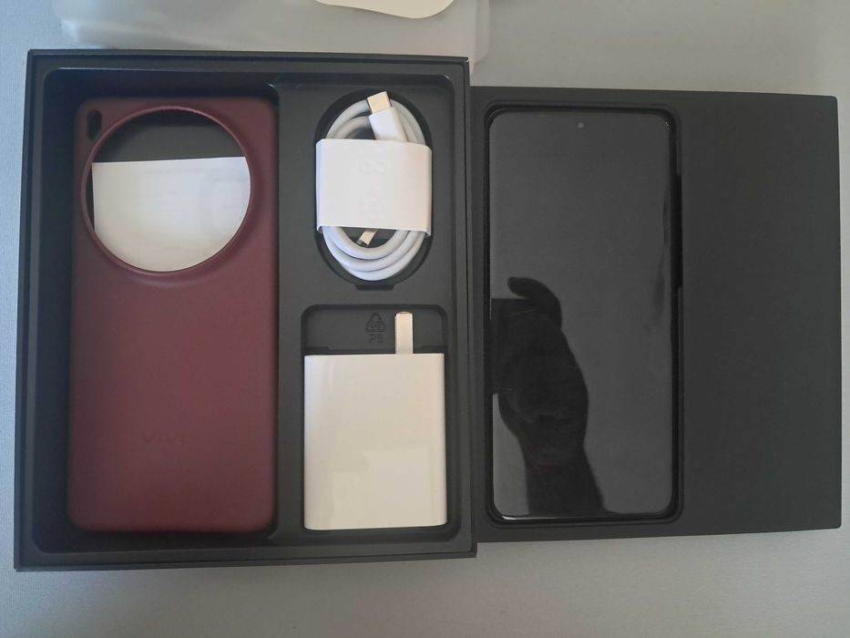 Смартфон Vivo X200 Ultra 16/512GB Red