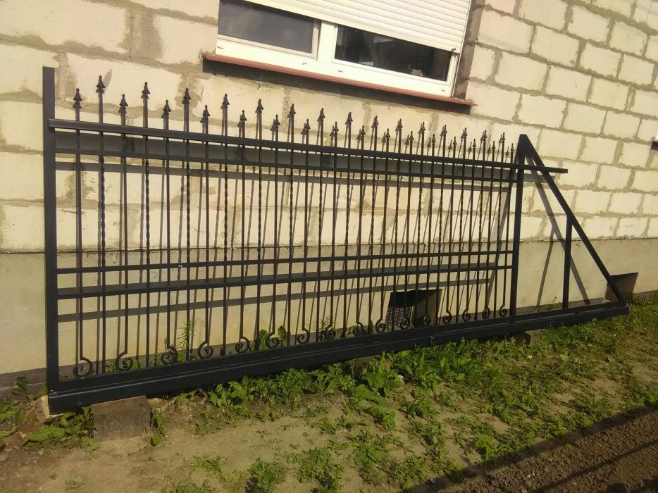 Brama wjazdowa solidna