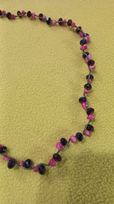 Colar de pedras rosa e roxo