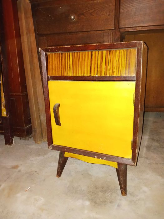 Móveis de quarto solteiro vintage verniz amarelo