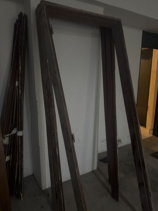 Portas de interior com aros e ferragens