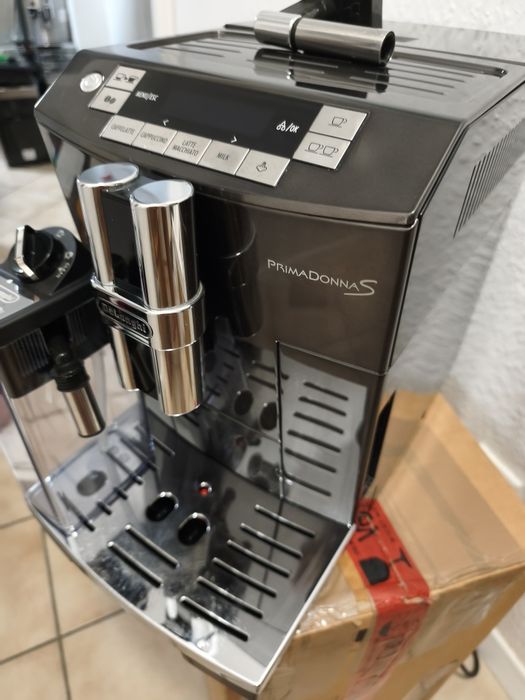 Кавомашина в Кожен Дім ® Delonghi з молочним стаканом PrimaDonna S E