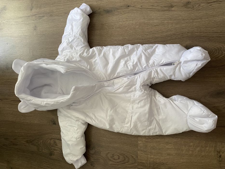 Біленький комбінезончик для немовлят