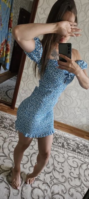 Сукня блакитного кольору розмір (М)