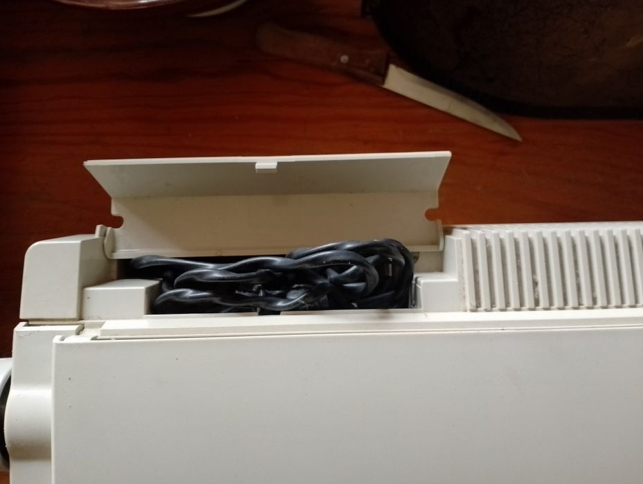 Máquina de escrever eletrónica Nakajima