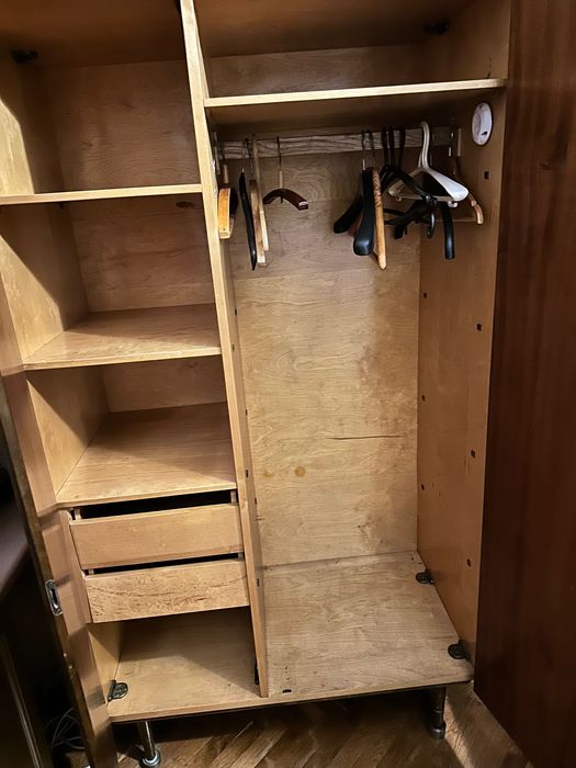 Віддам безкоштовно шафу 2 створки