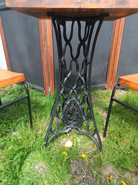 Stolik i 2 krzesła + parawan na balkon