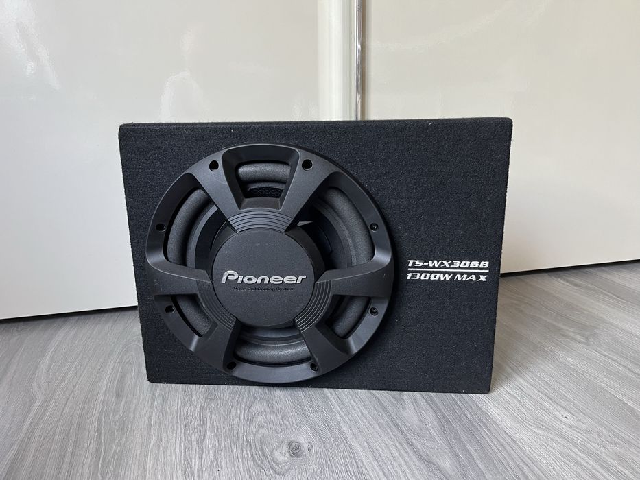 Сабвуфер в авто Pionner TS-WX3068 1300W