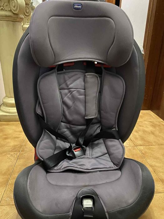 Vendo cadeira  para carro usada.