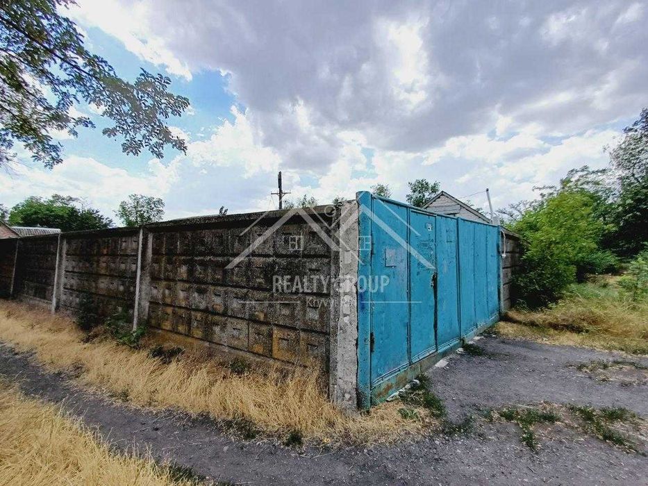 Продаж приміщення під склад, ферму, виробництво поряд залізниця.