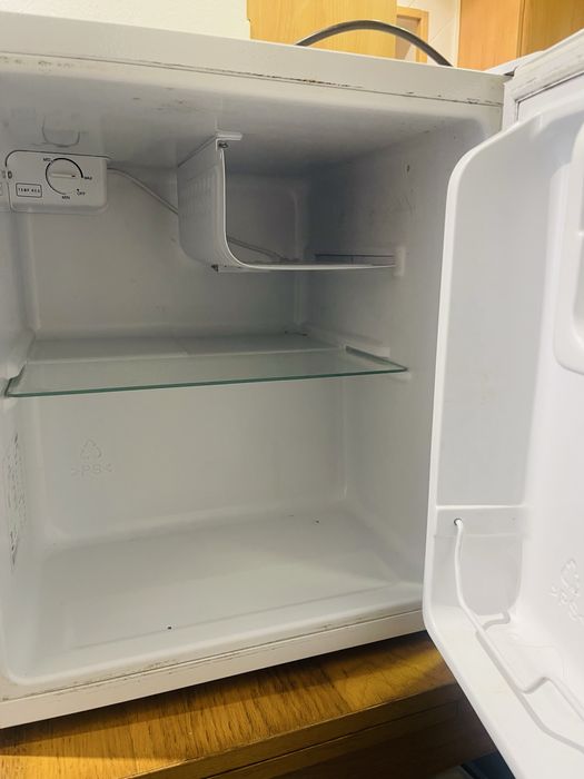 Frigorifico pequeno semi novo!!!!