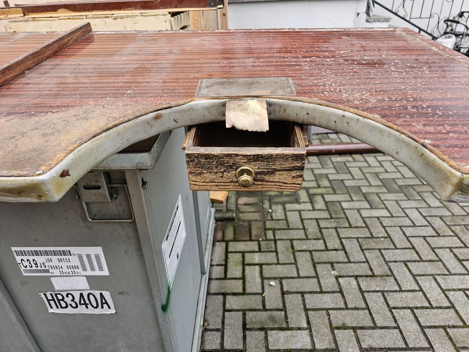 Stół jubilerski na trzy stanowiska pracy