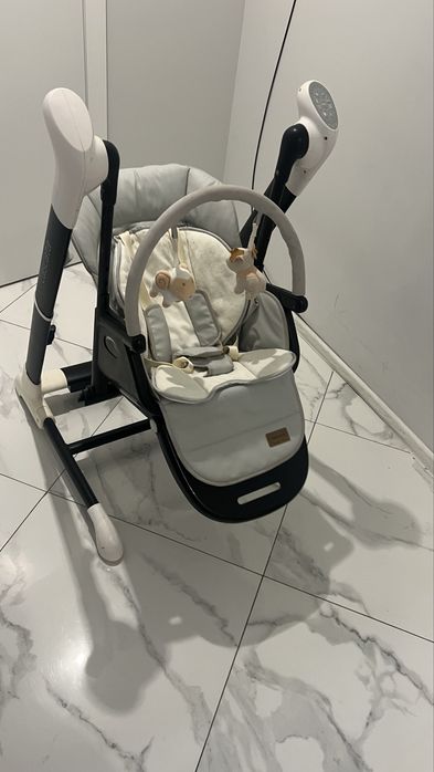 Стілець для годування