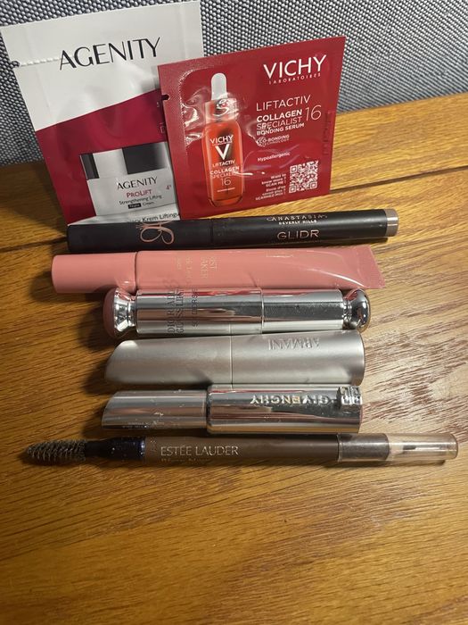 Zestaw kosmetyki roz kredka pomadka clarins estee lauder dior