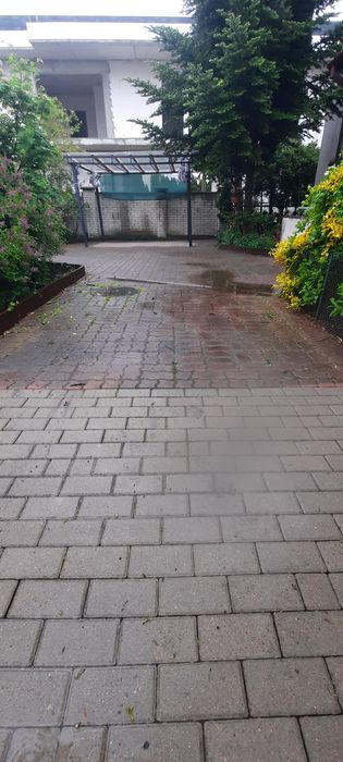 Mycie kostki brukoweji elewacji