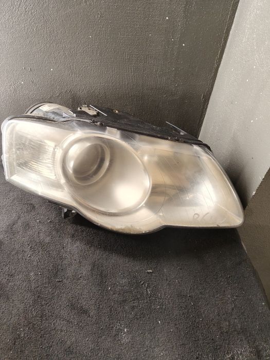 Lampa przód prawa volkswagen passat B6