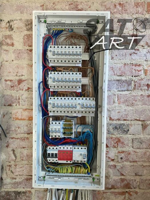 Usługi elektryczne / Serwis Instalacji elektrycznych / Przyłącza