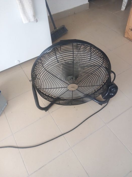 Ventoinha de chao AEG