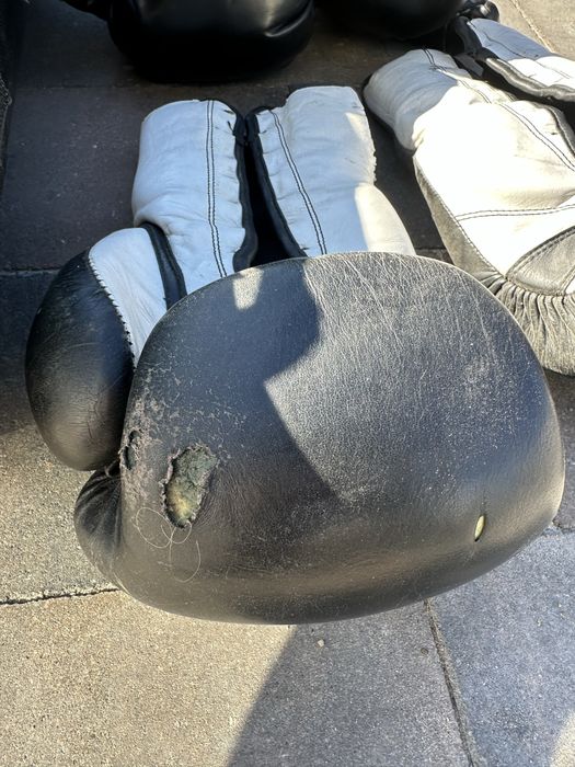 Worek bokserski treningowy 10 KG dwie pary rękawice bokserskie