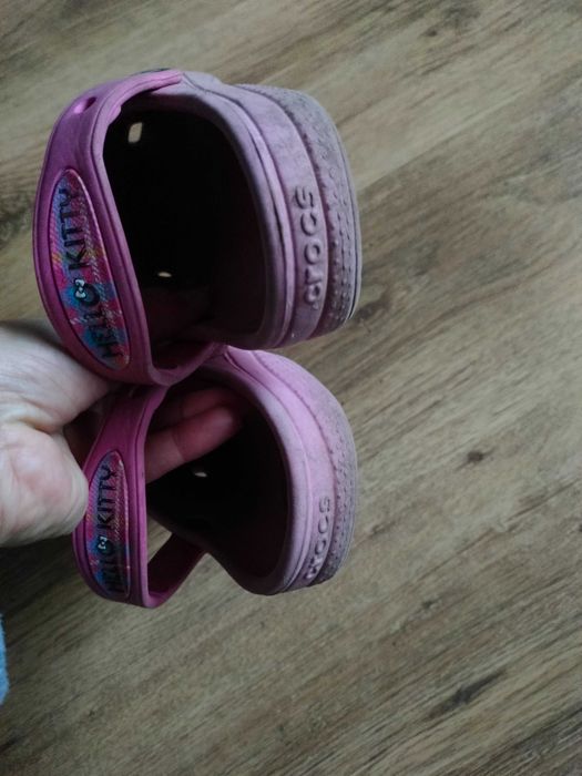 Klapki chodaki Crocs Hello Kitty 32