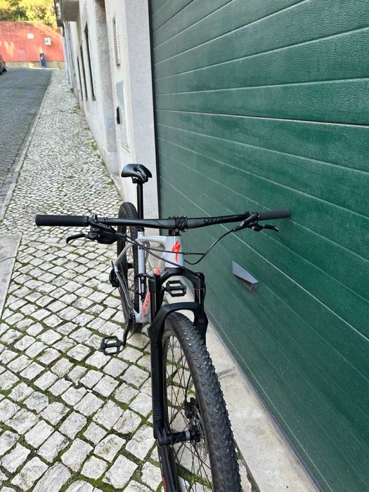 Specialized Chisel Comp Mountain Bike - Size Medium - 2020