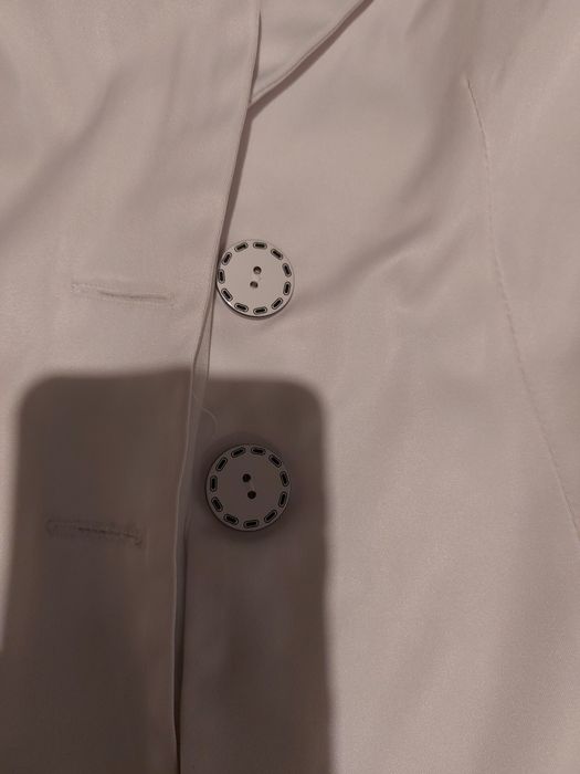 Biały żakiet satynowy rozmiar 38