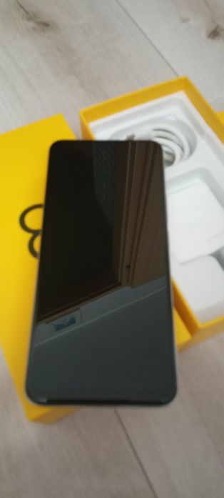 Realme 8 w bardzo dobrym stanie.