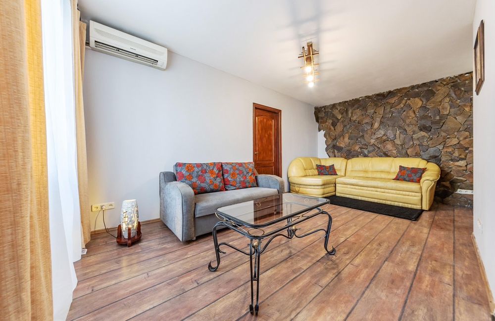 Подобово 2-х кімн, центр, Двірцева