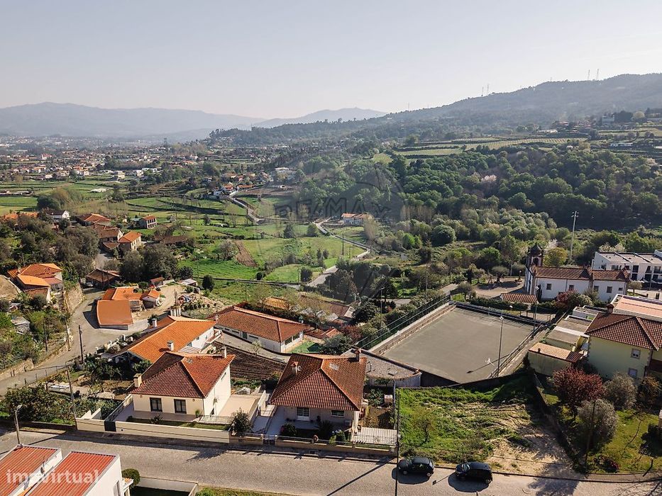 Terreno com 740m2 para construção moradia individual em Braga!