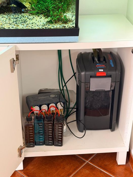 Aquário Juwel de 240 litros. (1,2 metros) com filtro Eheim profissiona