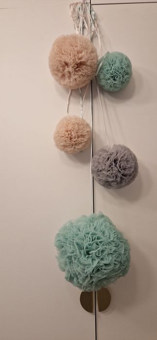 Pompony tiulowe,dekoracja do pokoju